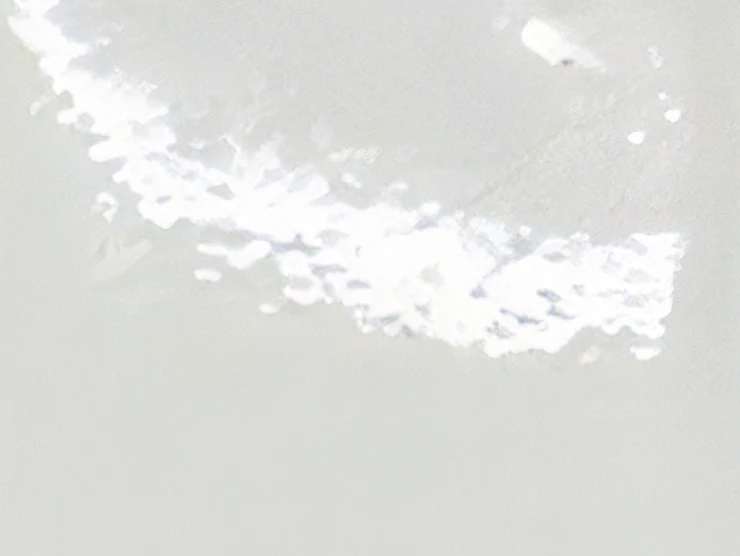 透明で下地の上から重ね貼りできる壁紙です。