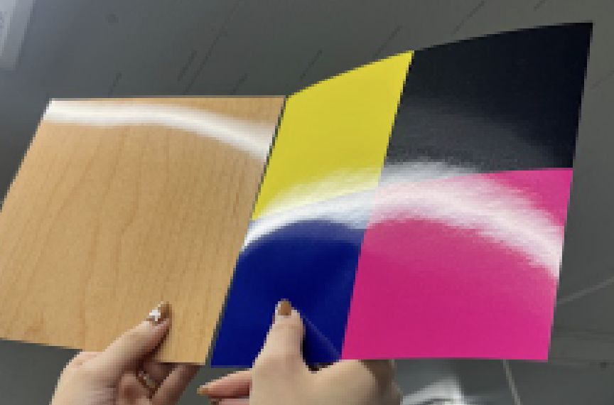 グロスラミネートの光の反射