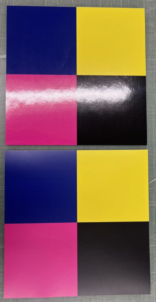 単色のグロスラミネートとマットラミネートの違い